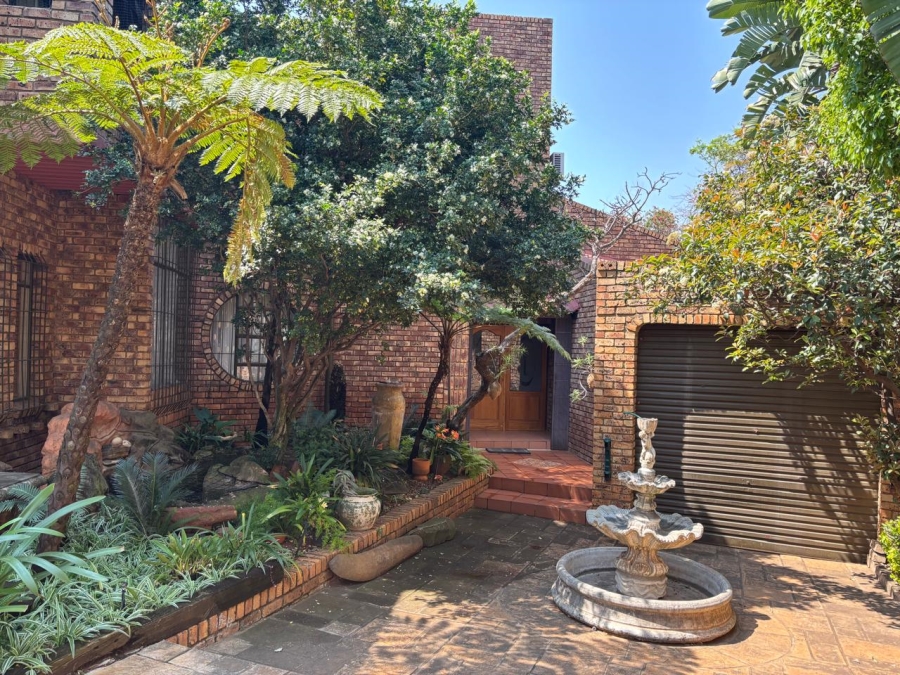 5 Bedroom Property for Sale in Safari Gardens North West